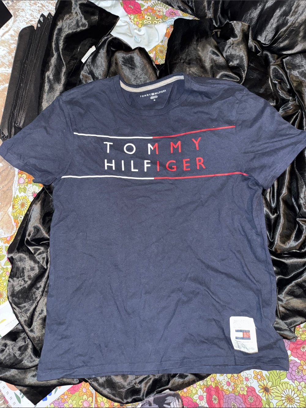 Tommy Hilfiger T-Shirt!!